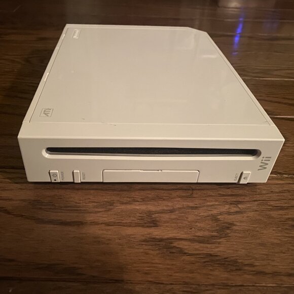 WII Console Bundle 2 Controllers, 2 Nunchchucks & Games-GameCube Compatible - Picture 3 of 7